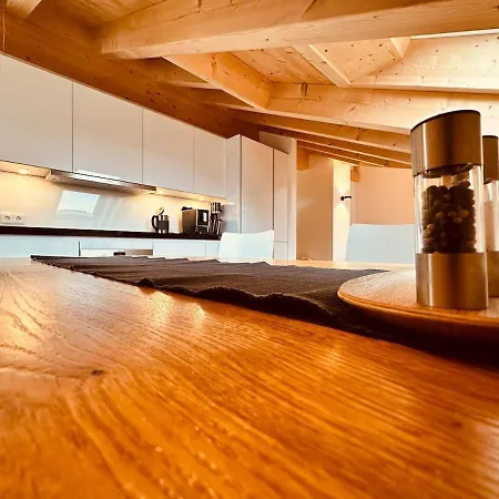 Alpenglueck Garmisch, Attic Apartment Garmisch-Partenkirchen