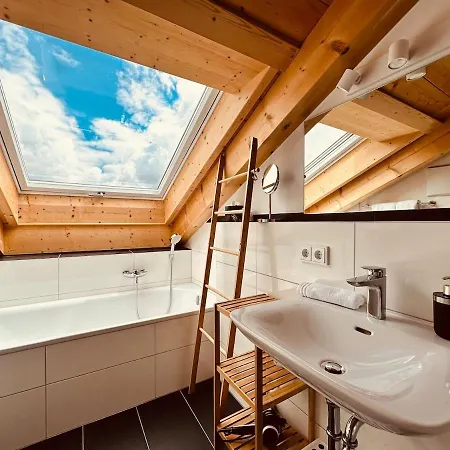 Alpenglueck Garmisch, Attic Apartment *